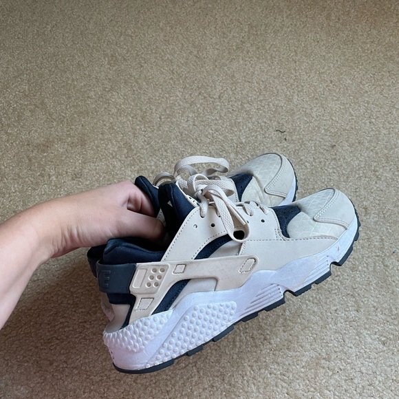 Nike Air Huarache Size 7 - Picture 4 of 6